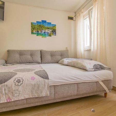 ホテル Studio Apartman Monika Baška Voda エクステリア 写真