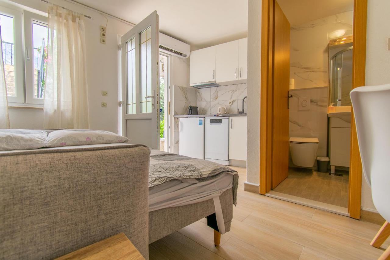 ホテル Studio Apartman Monika Baška Voda エクステリア 写真