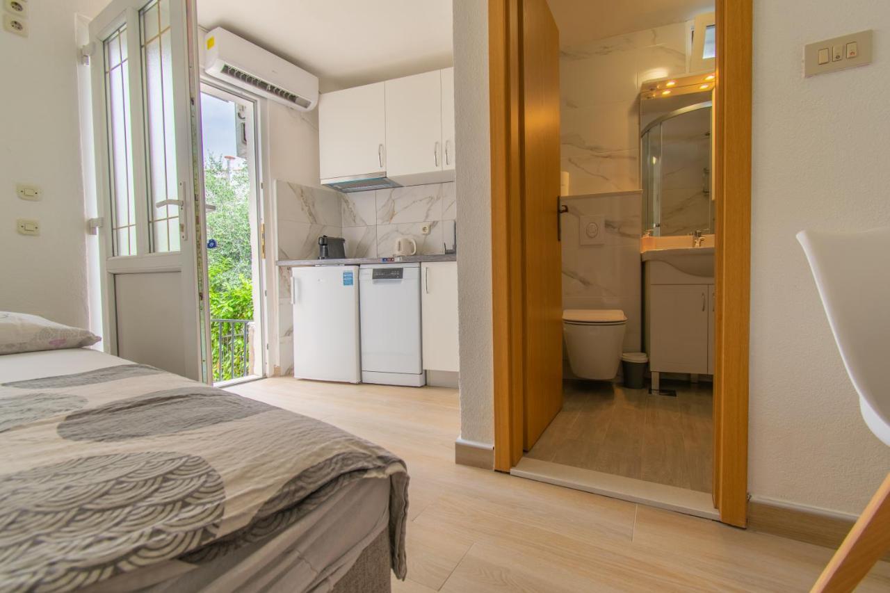 ホテル Studio Apartman Monika Baška Voda エクステリア 写真