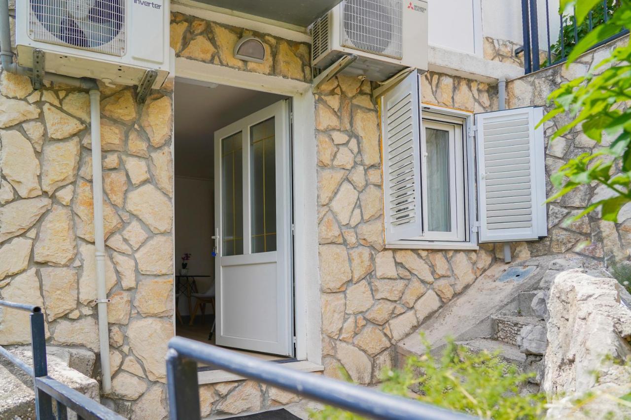 ホテル Studio Apartman Monika Baška Voda エクステリア 写真