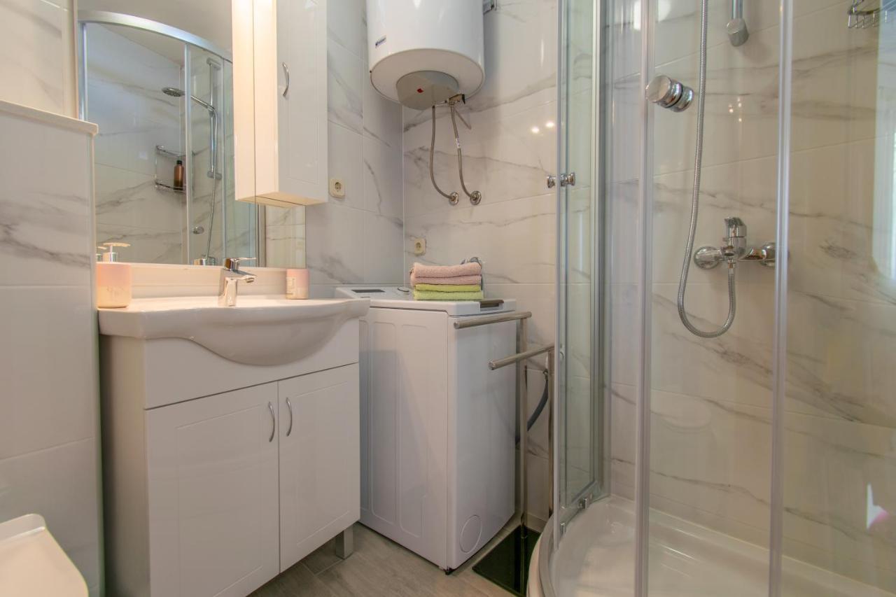 ホテル Studio Apartman Monika Baška Voda エクステリア 写真